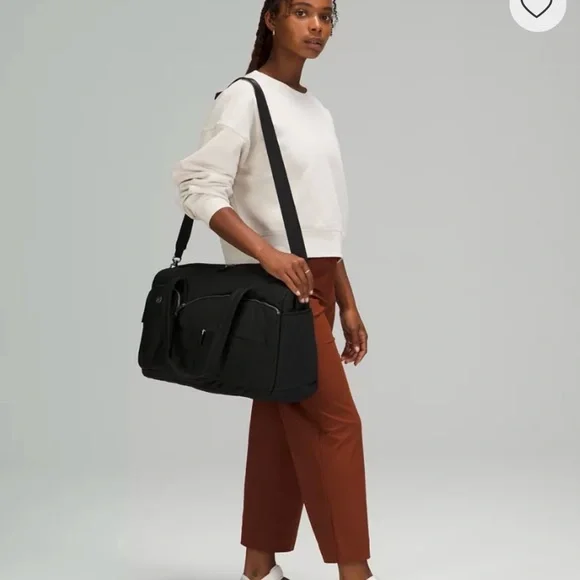 Lululemon Curved Lines Large Duffel Bag Black Gym Travel Tote 29.5L - Picture 2 of 10